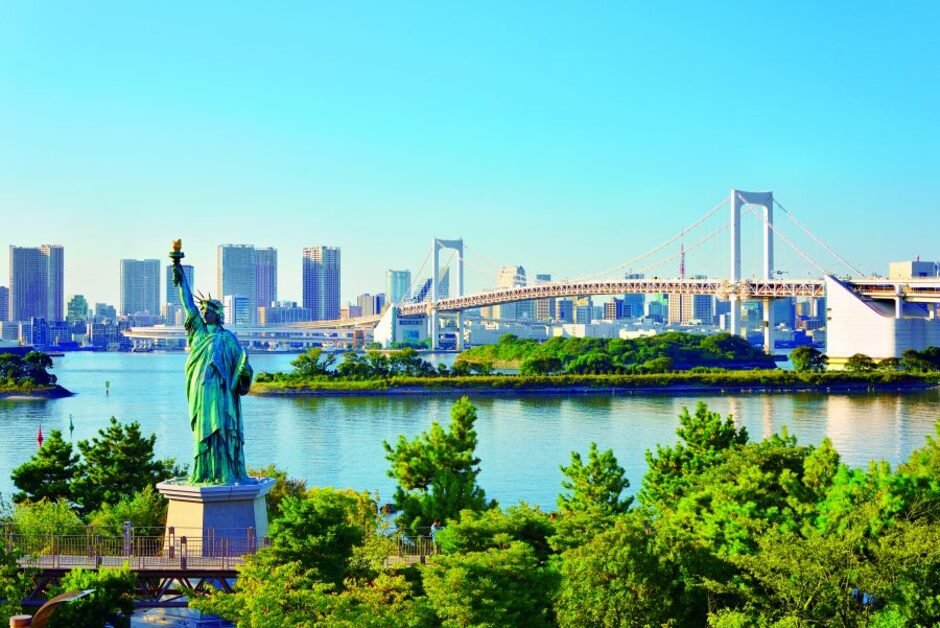 The Modern Life at Odaiba – futuristic buildings, shopping, and entertainment in Tokyo