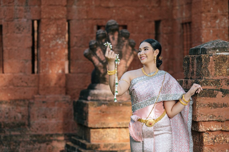 People experiencing Thailand’s traditional Thai lifestyle with cultural practices and local traditions