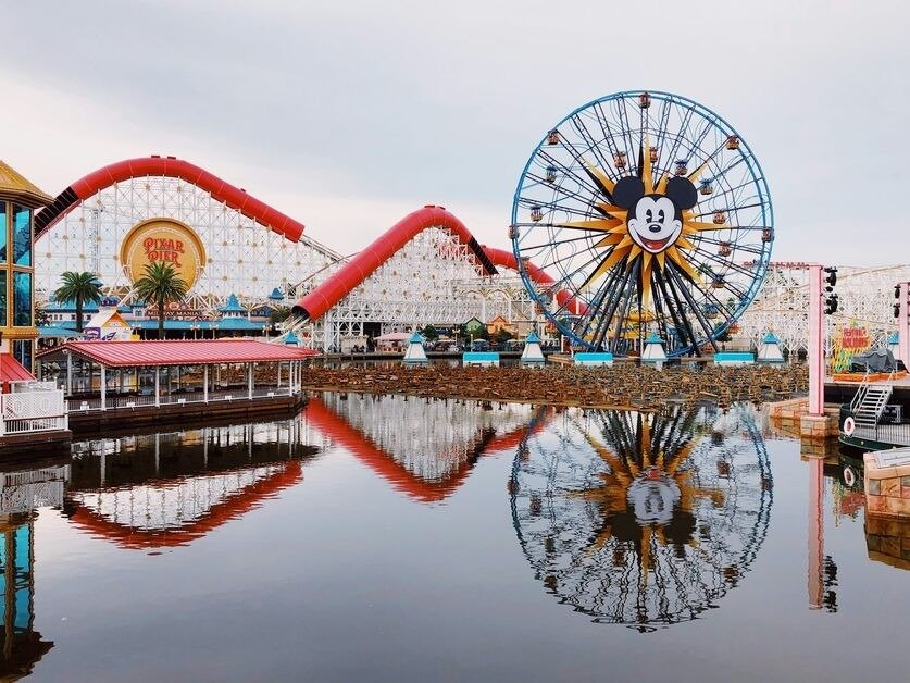  Disneyland theme park in Los Angeles with rides and attractions