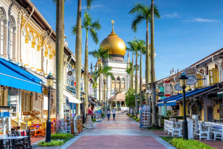 Kampong Glam and Haji Lane in Singapore showcasing colorful streets, murals and cultural vibe