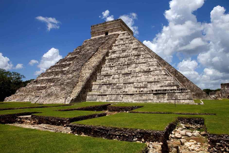 Ancient ruins of Chichén Itzá in Mexico