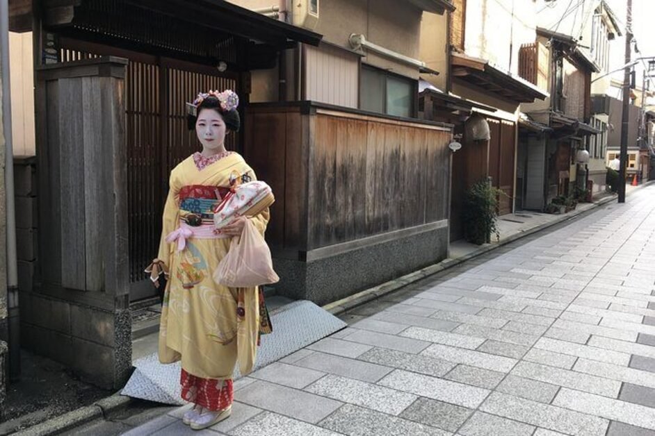 Things to do in Kyoto – traditional streets of Gion District with historic wooden houses